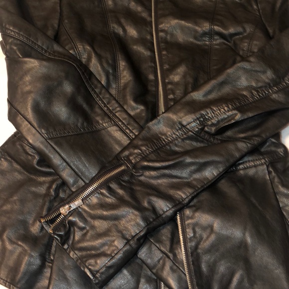 Black Rivet - Picture 4 of 5